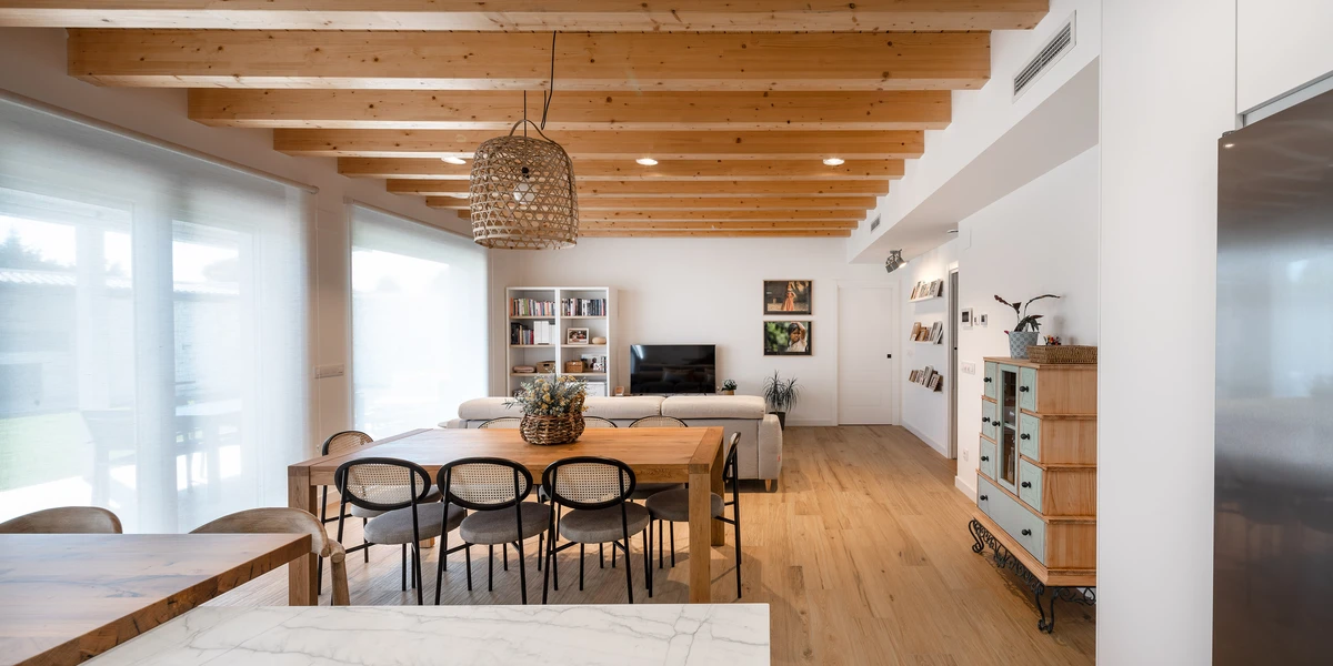 Detalle de revestimientos exteriores y volumenes del chalet