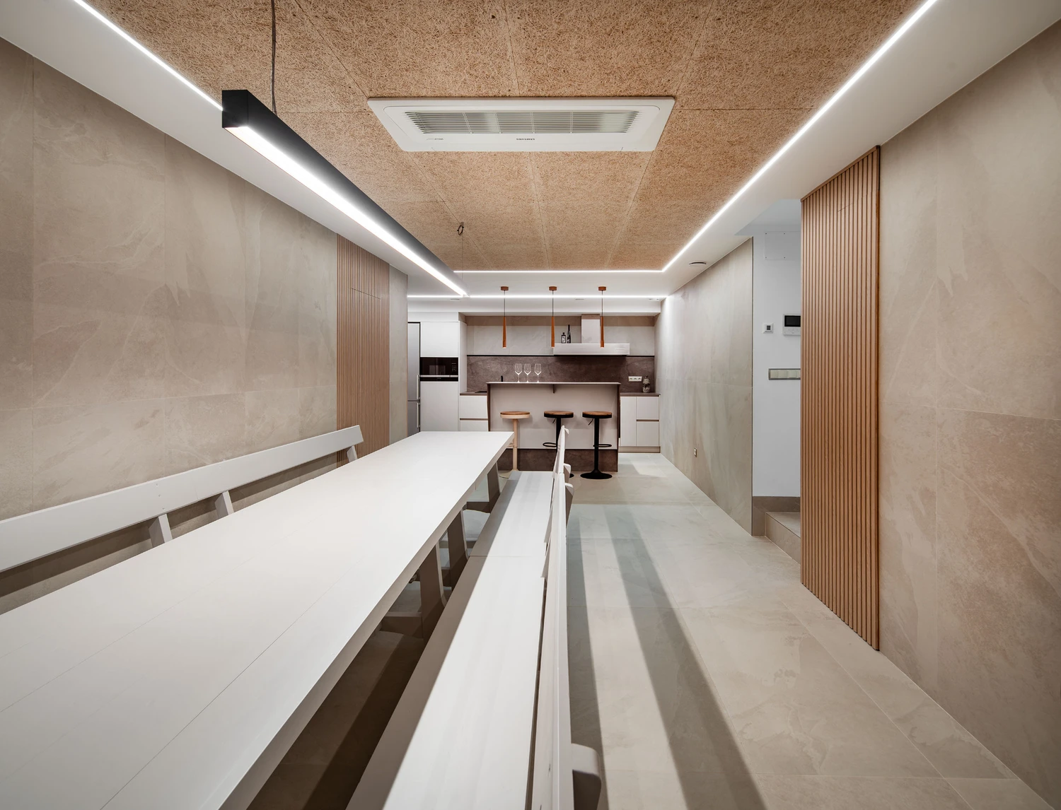 Merendero Moderno Con Cocina Integrada En Vivienda Sostenible En La Rioja