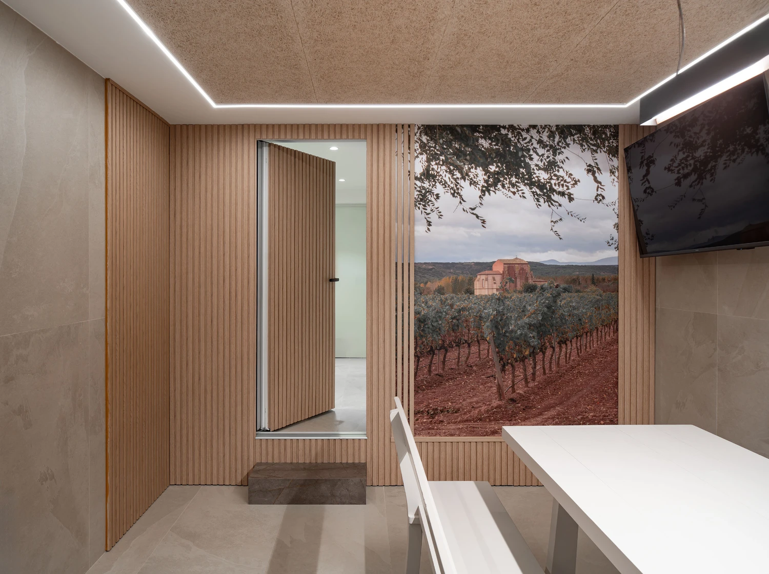 Puerta Oculta Integrada En Pared De Madera En Vivienda Moderna En La Rioja