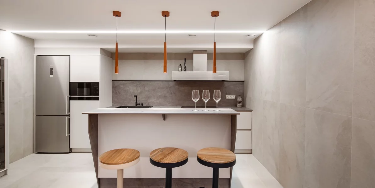 Vista General Del Merendero Con Barra Y Zona De Estar En Vivienda Unifamiliar En La Rioja