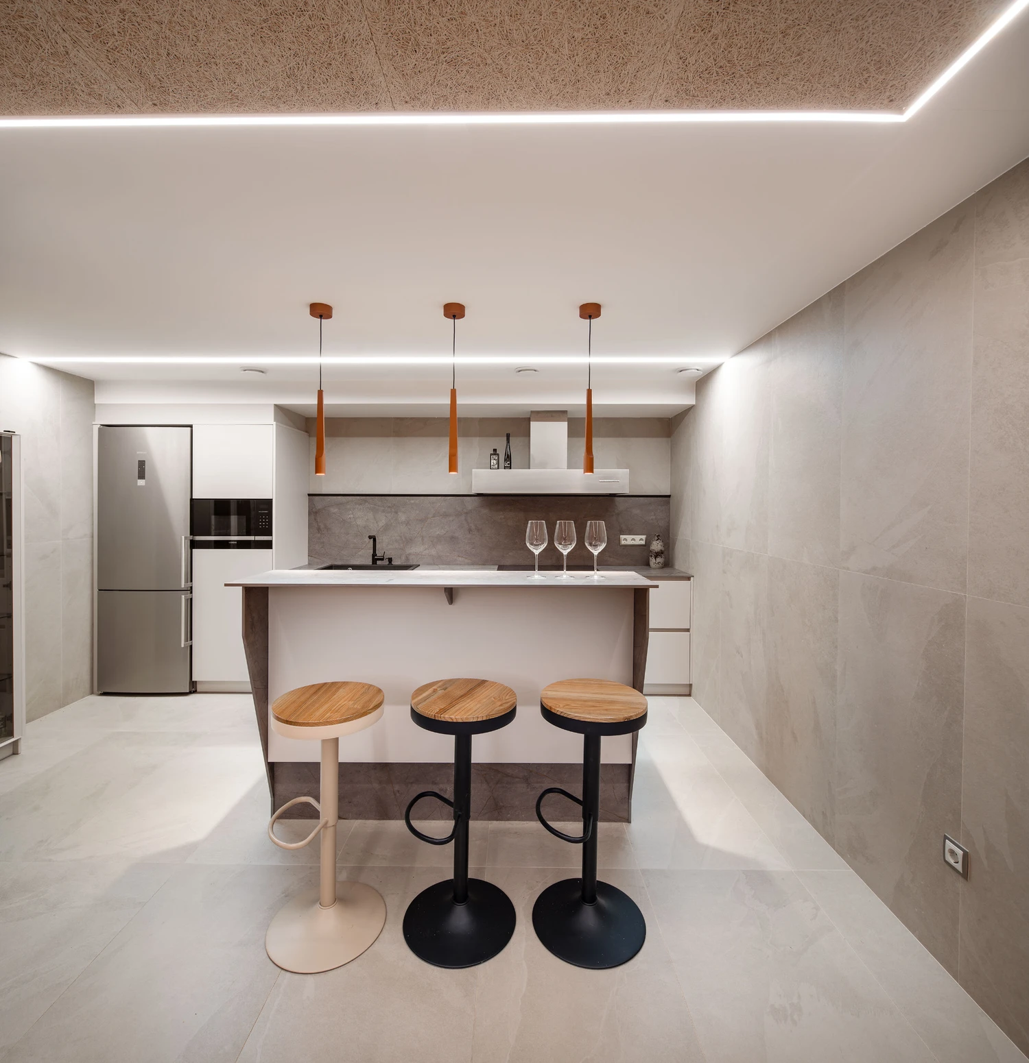 Vista General Del Merendero Con Barra Y Zona De Estar En Vivienda Unifamiliar En La Rioja